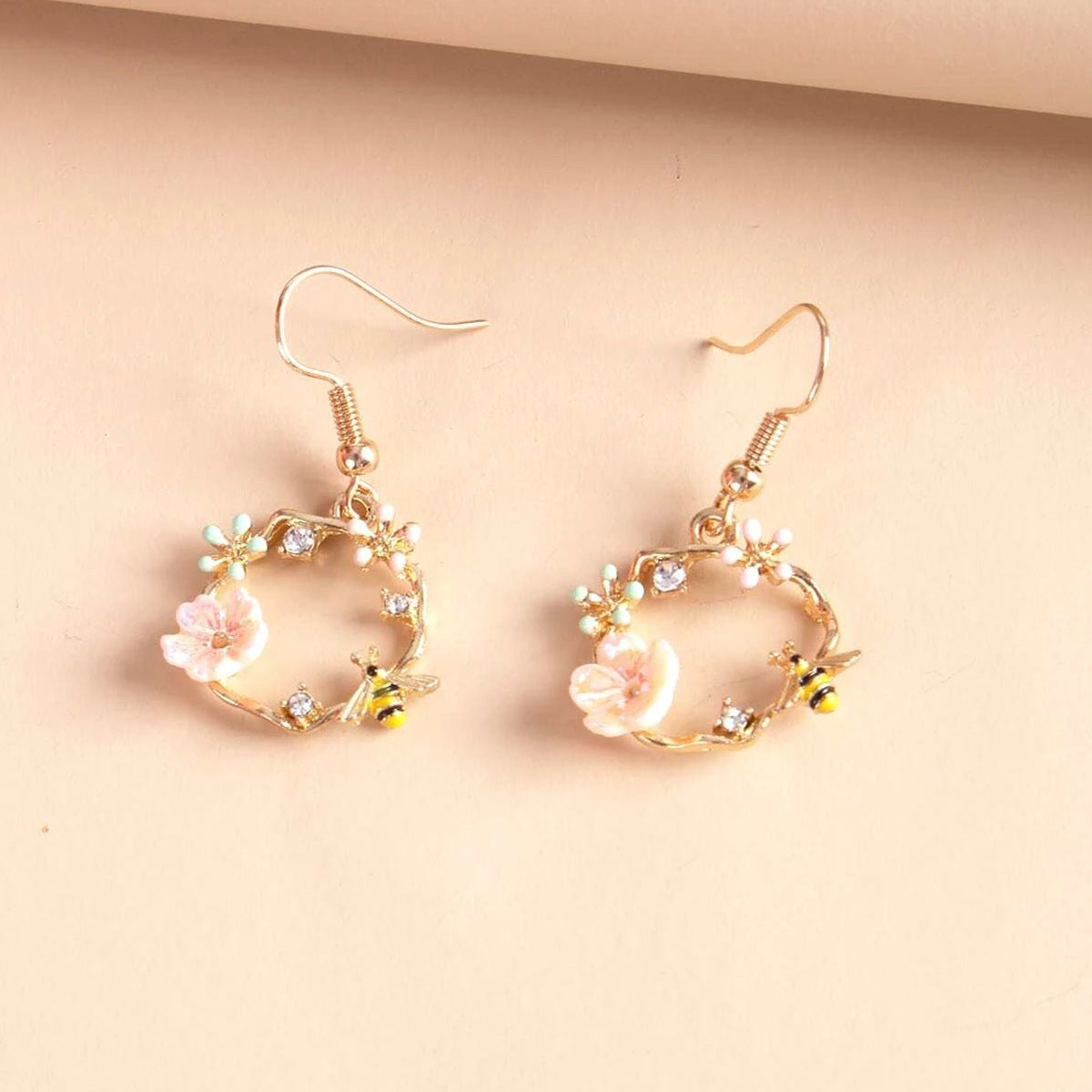 Korean fashion bee wreath Silvery needle earrings, fairy shell flower earrings