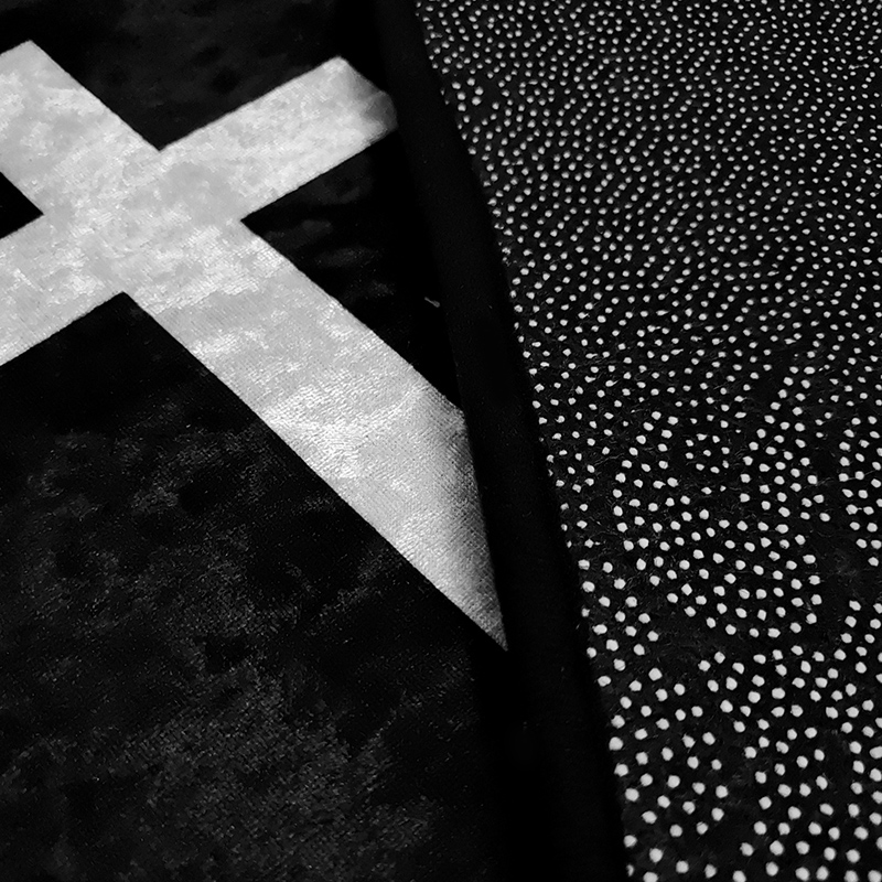 1pc Soft Creative Decorative Rug, Thickened Bedroom Bedside Plush Mat Halloween Cross Light Luxury Living Room Carpet Home Cloakroom Fashion Minimalism Fluffy Rug, Halloween Room Decor Goth