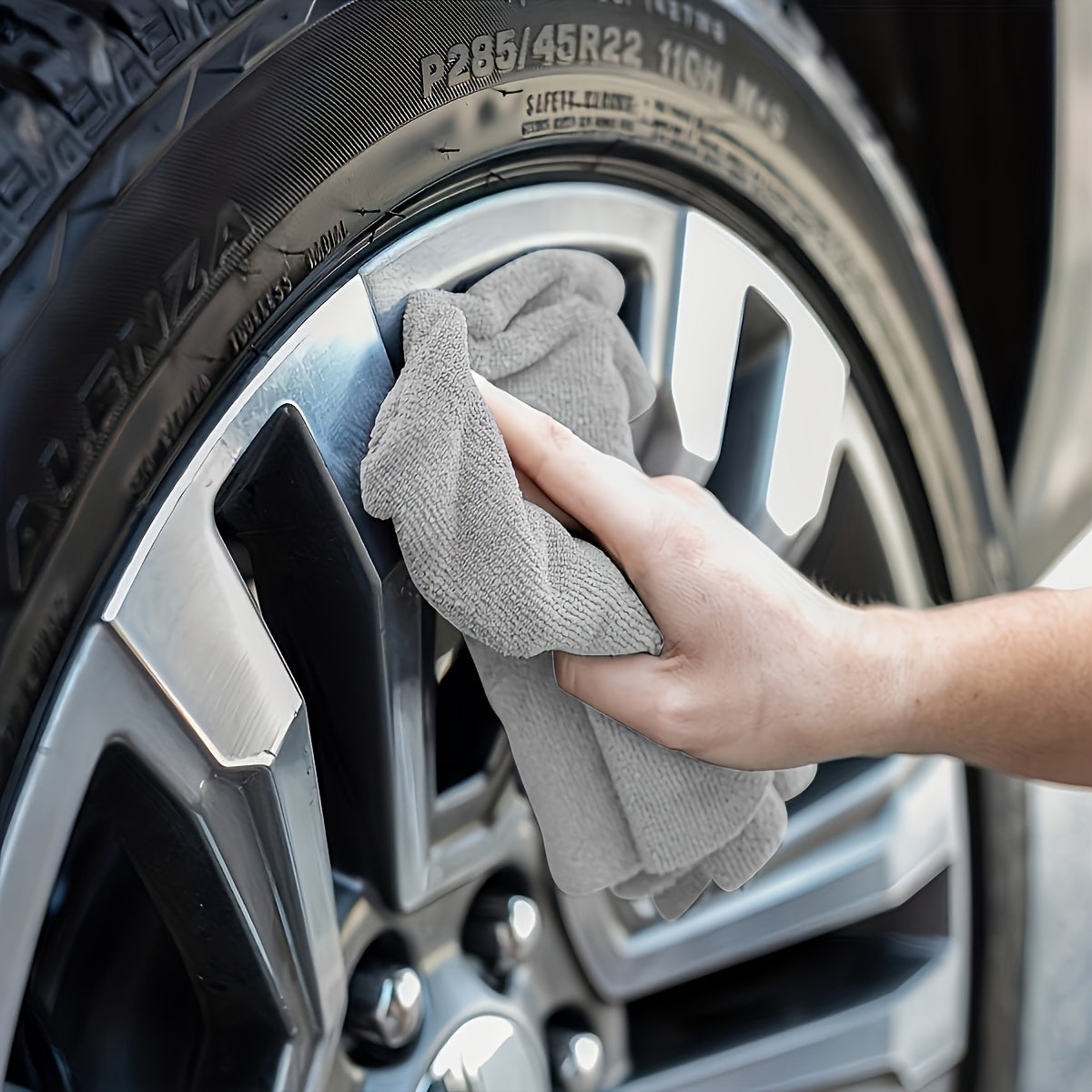 Microfiber Car Towel Set - Ultra-Absorbent, Quick-Drying, Lint-Free, Soft, and Gentle on Surfaces - Ideal for Cleaning and Drying Cars, Trucks, and SUVs - Made of Durable Polyester Material