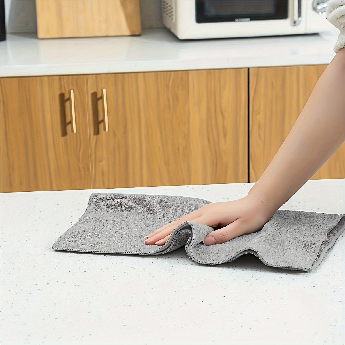 Microfiber Car Towel Set - Ultra-Absorbent, Quick-Drying, Lint-Free, Soft, and Gentle on Surfaces - Ideal for Cleaning and Drying Cars, Trucks, and SUVs - Made of Durable Polyester Material