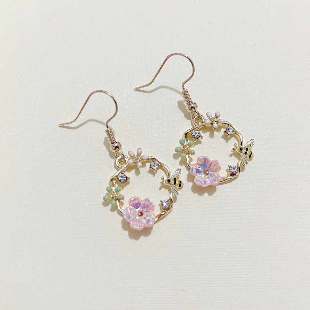 Korean fashion bee wreath Silvery needle earrings, fairy shell flower earrings