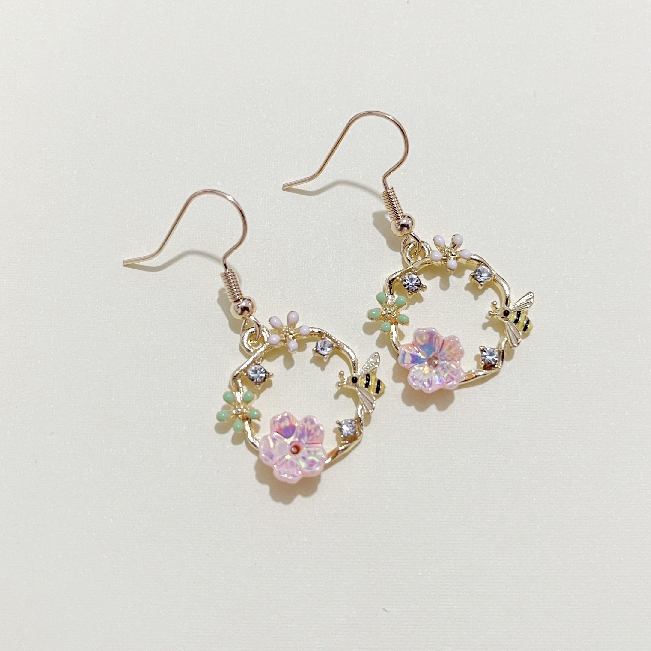 Korean fashion bee wreath Silvery needle earrings, fairy shell flower earrings