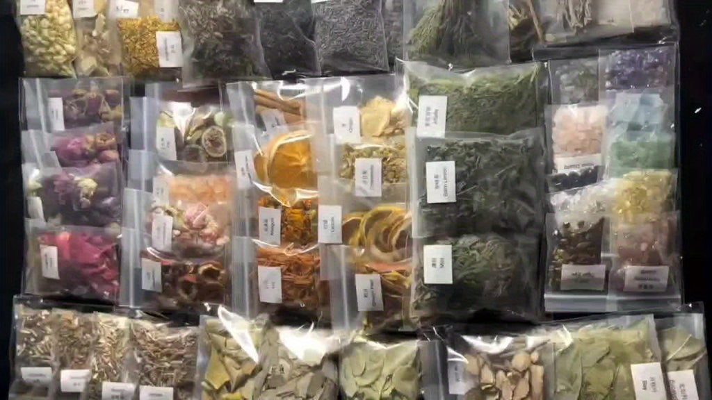 Witchcraft Kit with Grinding And Pounding Tank - Candles, Witches Crystals, Dried Flowers, Vanilla, Beginner Box Starter. Suitable for Full Moon Ceremonies And Decorative Materials for Magic. Ideal for Gifting During Black Hi