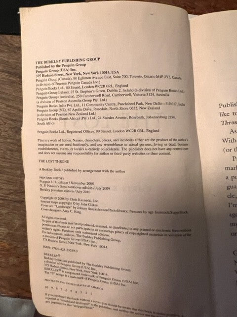 The Lost Throne  by Chris kuzneski  PAPERBACK                                B-3