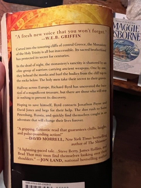 The Lost Throne  by Chris kuzneski  PAPERBACK                                B-3