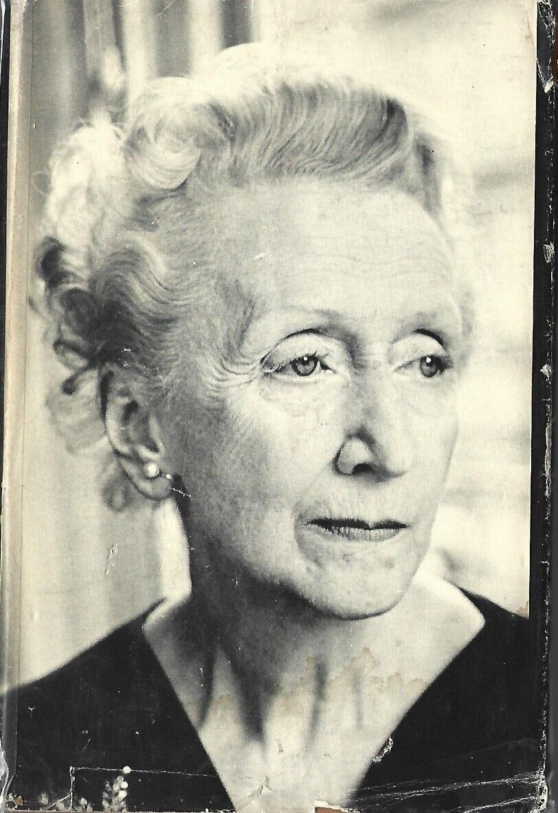 Queen Victoria by Cecil Woodham-Smith 1972                                   B-8