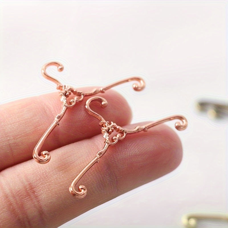 Miniature Dollhouse Coat Hangers, Baotree 2-Pack, Decorative Simulation Clothes Hangers, Dollhouse Accessory, Micro Landscape Props, Collectible Toys, Gift for Hobbyists - Ages 14+