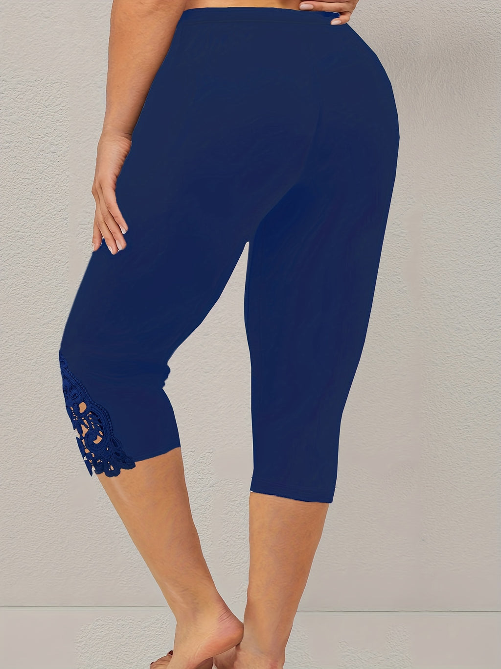 Plus Size Sports Pants, Women's Plus Plain Contrast Lace Medium Stretch Skinny Sports Capri Pants