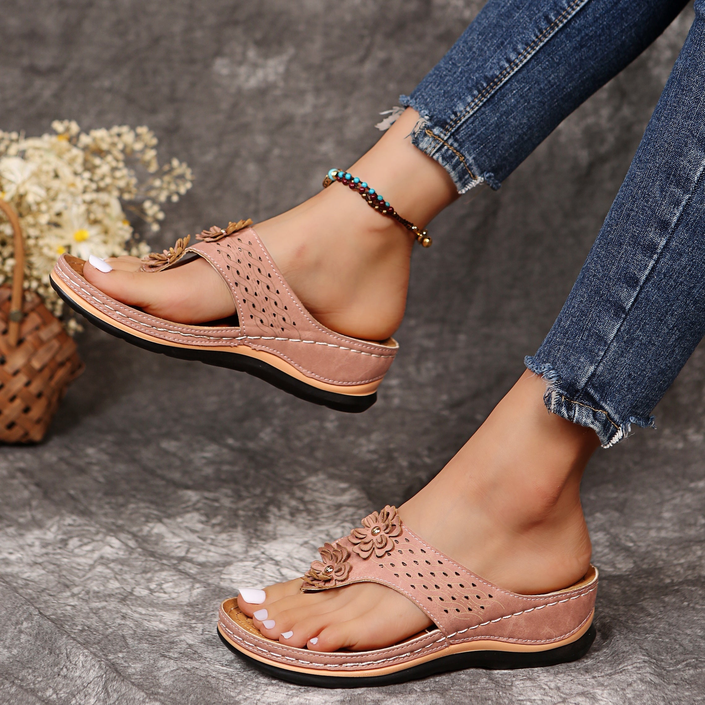 Vibrant Women's Floral Flip Flops - Soft, Breathable, Non-Slip Open-Toe Thong Slides with Solid Color Design, Retro Casual Style, Perfect for Outdoor Activities, Beach, Pool, and Summer Vacation