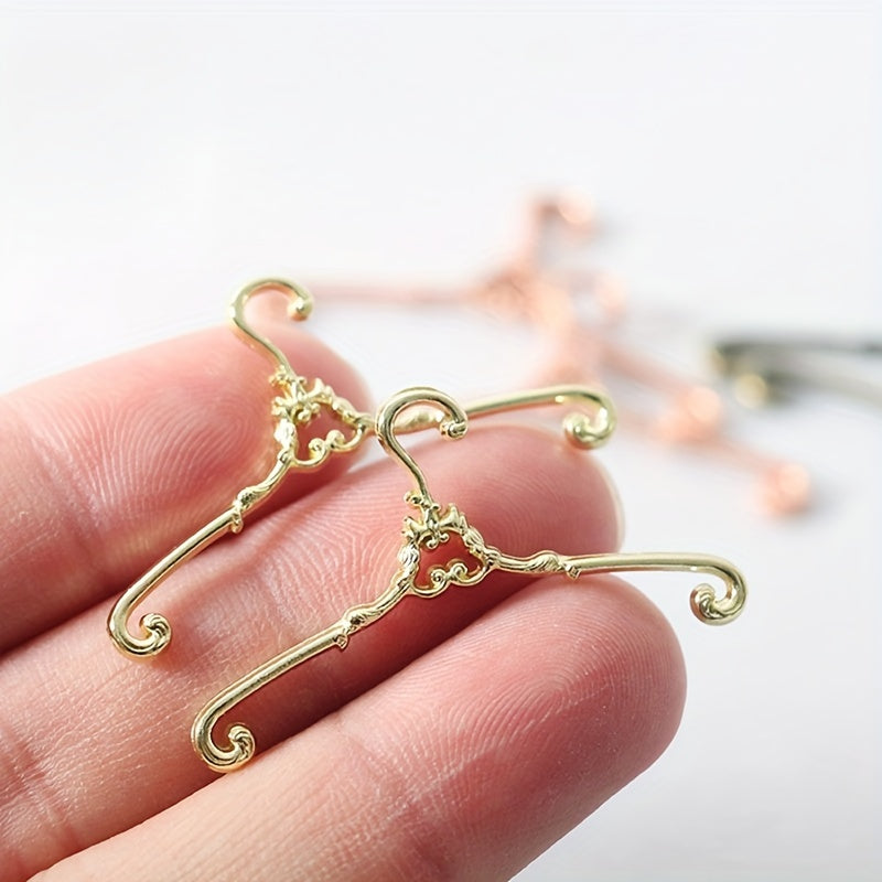 Miniature Dollhouse Coat Hangers, Baotree 2-Pack, Decorative Simulation Clothes Hangers, Dollhouse Accessory, Micro Landscape Props, Collectible Toys, Gift for Hobbyists - Ages 14+