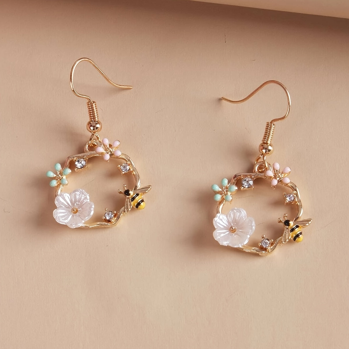 Korean fashion bee wreath Silvery needle earrings, fairy shell flower earrings