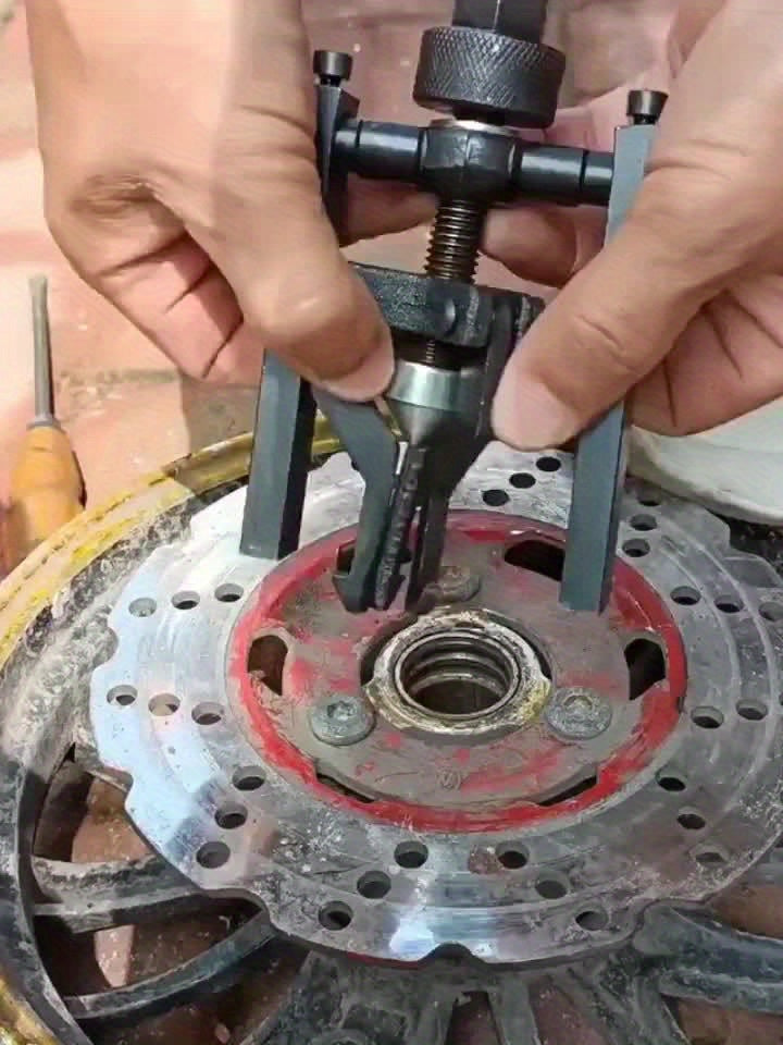 Claw gear puller, three-claw pilot bearing puller, automotive machine tool kit, inner bearing puller, wheel bearing remover