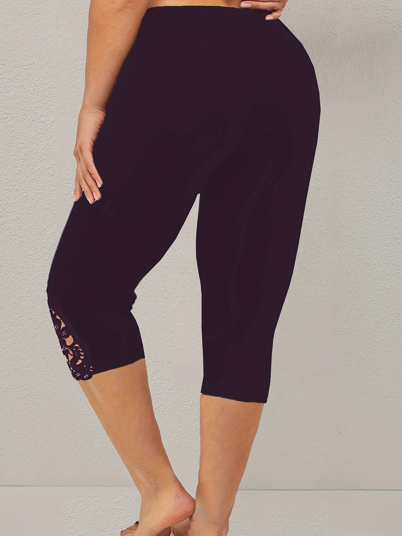 Plus Size Sports Pants, Women's Plus Plain Contrast Lace Medium Stretch Skinny Sports Capri Pants