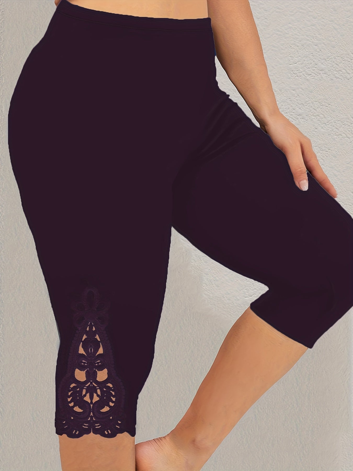 Plus Size Sports Pants, Women's Plus Plain Contrast Lace Medium Stretch Skinny Sports Capri Pants
