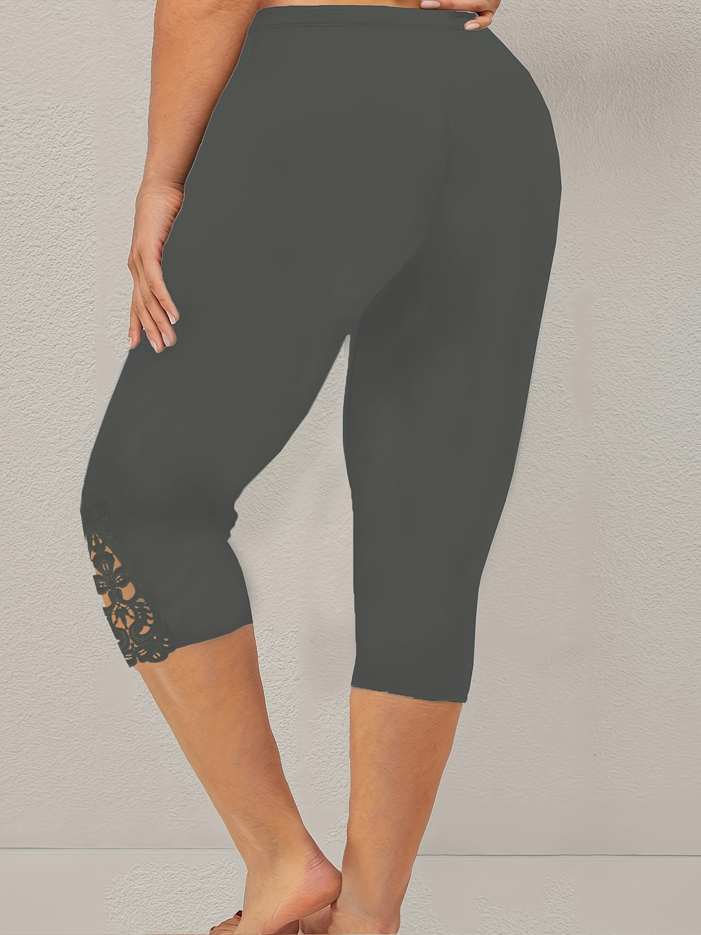 Plus Size Sports Pants, Women's Plus Plain Contrast Lace Medium Stretch Skinny Sports Capri Pants