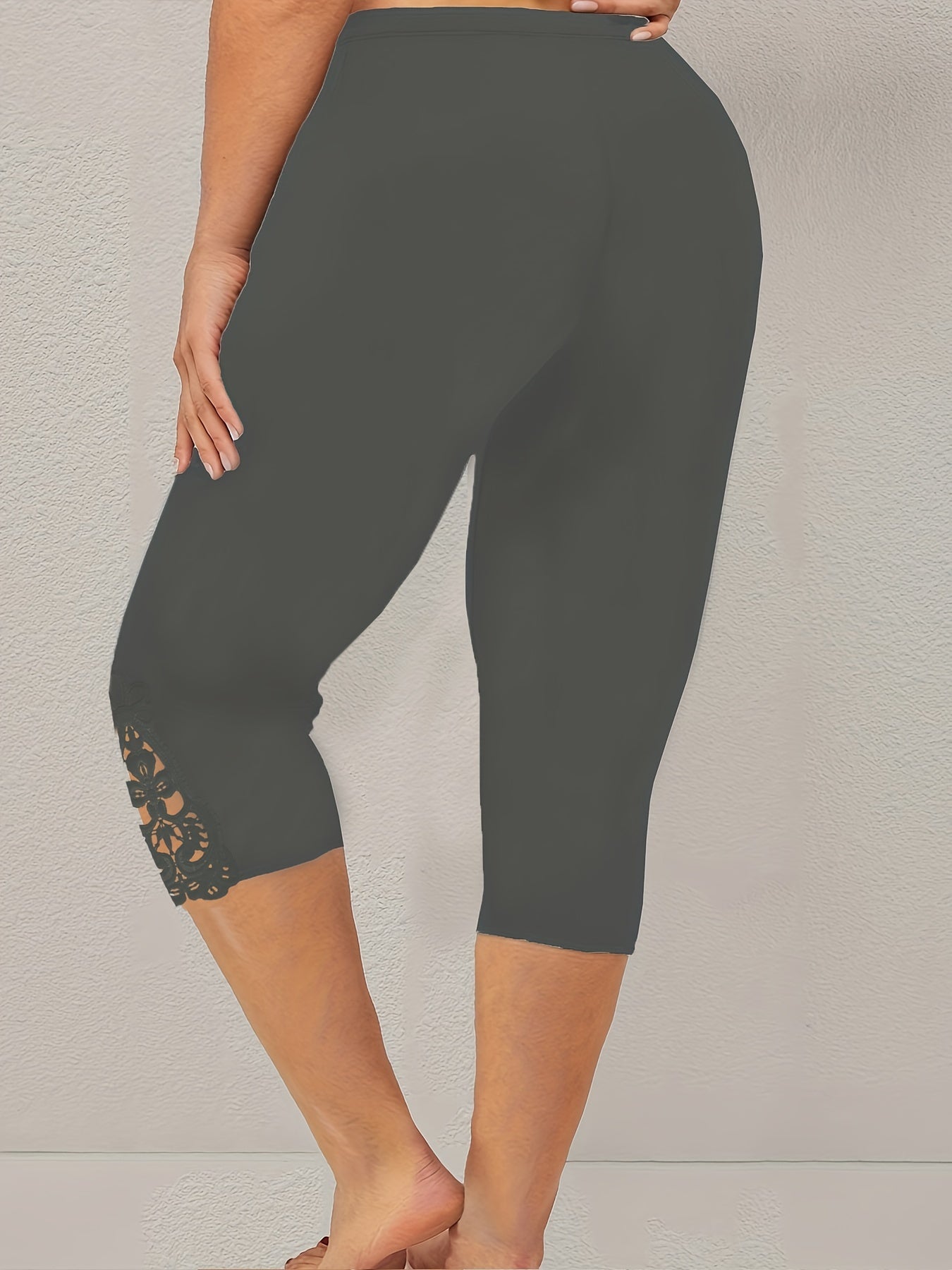 Plus Size Sports Pants, Women's Plus Plain Contrast Lace Medium Stretch Skinny Sports Capri Pants