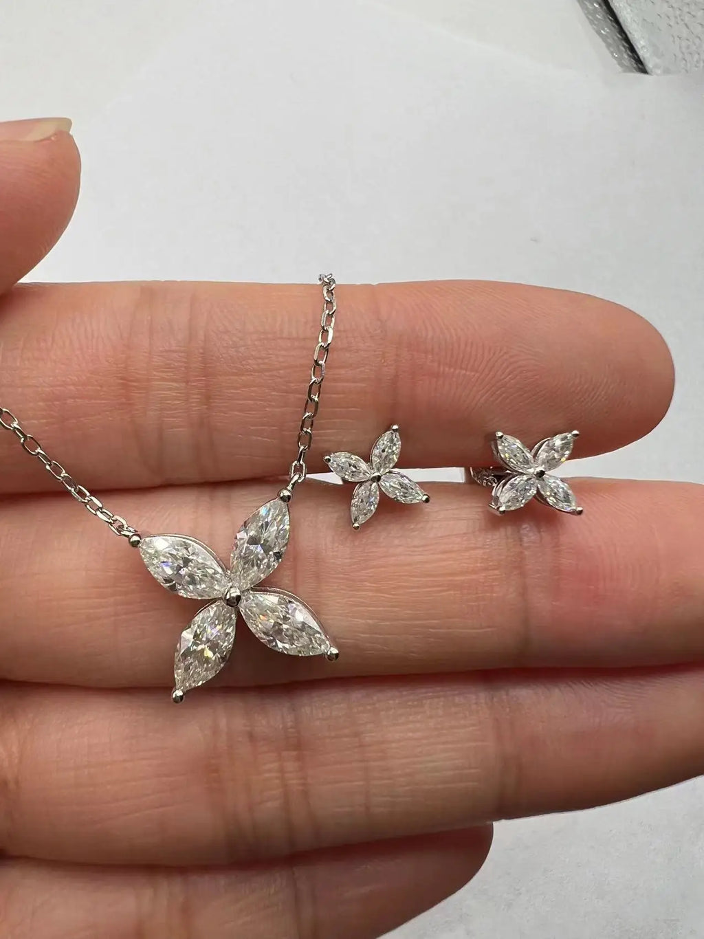 925 Sterling Silver Plated 18K Gold Earrings  100% Real Moissant 1 Carat D Color Necklace Engagement Wedding Party Fine Jewelry