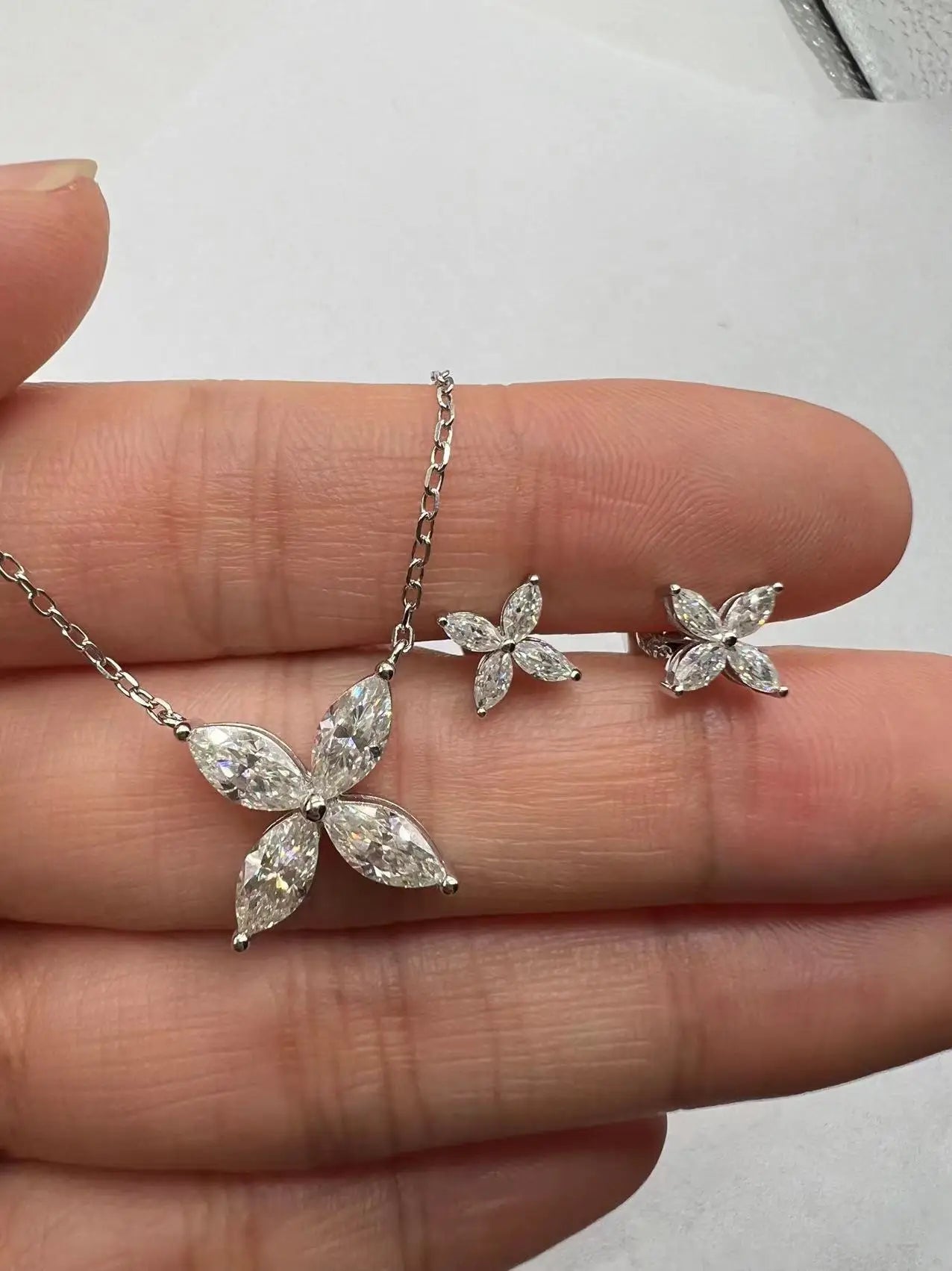 925 Sterling Silver Plated 18K Gold Earrings  100% Real Moissant 1 Carat D Color Necklace Engagement Wedding Party Fine Jewelry