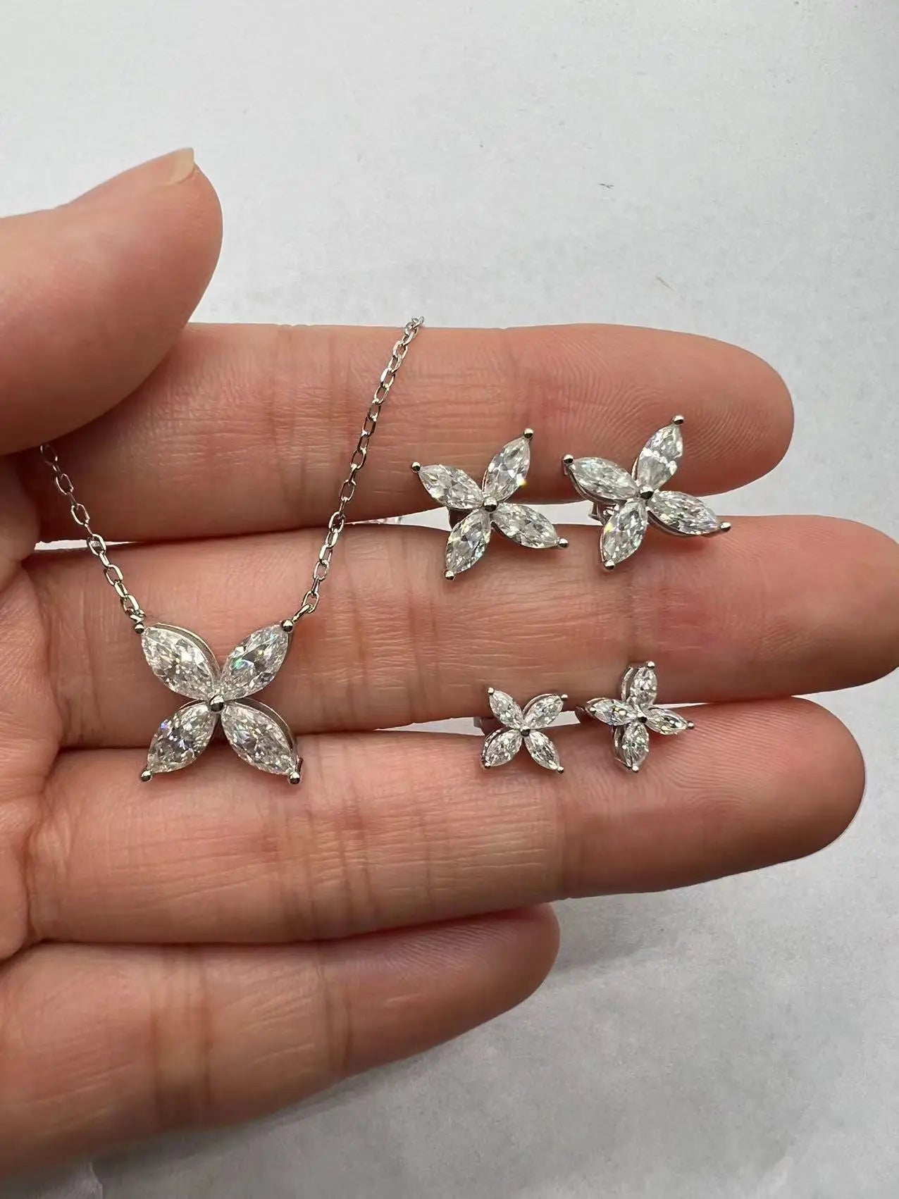 925 Sterling Silver Plated 18K Gold Earrings  100% Real Moissant 1 Carat D Color Necklace Engagement Wedding Party Fine Jewelry