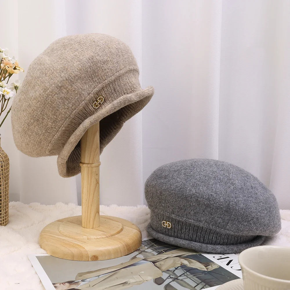 Autumn and winter fashionable women's hats, elegant berets, warm and windproof pile hats, comfortable and versatile