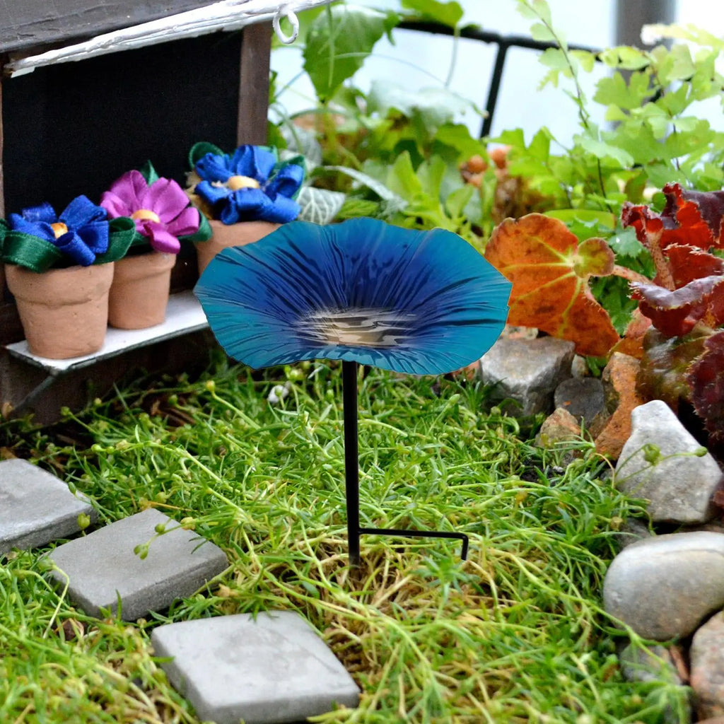Bird waterer and feeding station Outdoor Bird Bath Pole Water Feeder Flower Shape Decorative Feeding Station Garden Decor