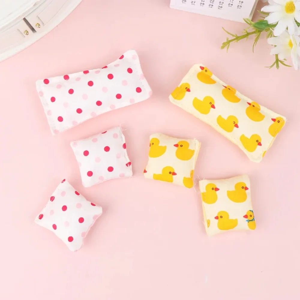 Five-piece Set Lovely Dollhouse Sleeping Blanket Bed Sheet Miniature Dollhouse Miniature Bed 1:12 Scale Quilt 20cm Bedding