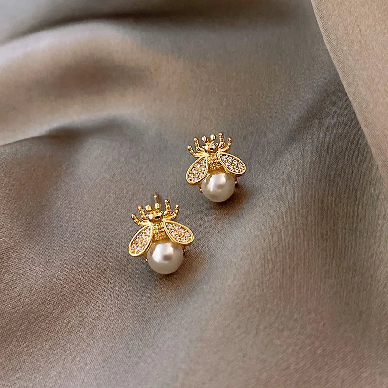 Fashion Bee Pearl Earrings Are Simple, Small and Delicate, Fashion Earrings Are Elegant, Crystal Earrings Are Women's Gifts
