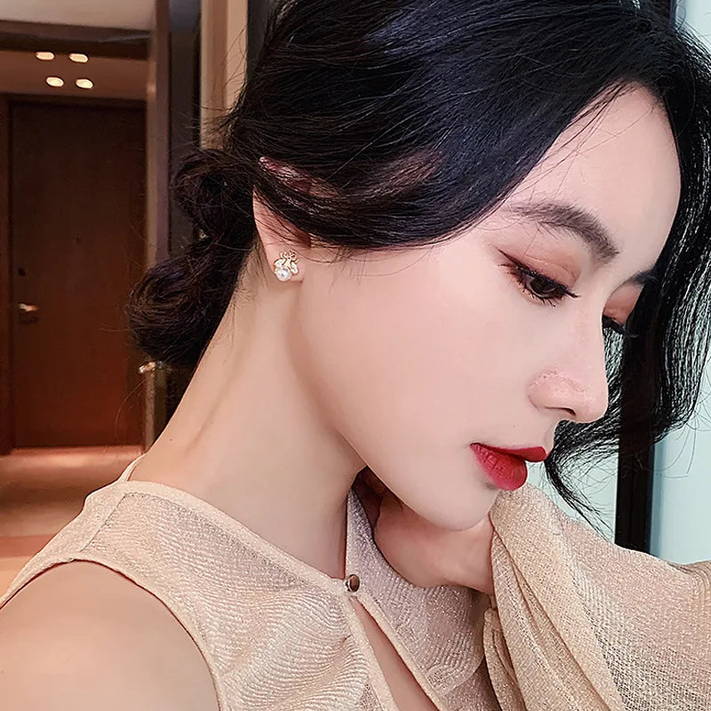 Fashion Bee Pearl Earrings Are Simple, Small and Delicate, Fashion Earrings Are Elegant, Crystal Earrings Are Women's Gifts