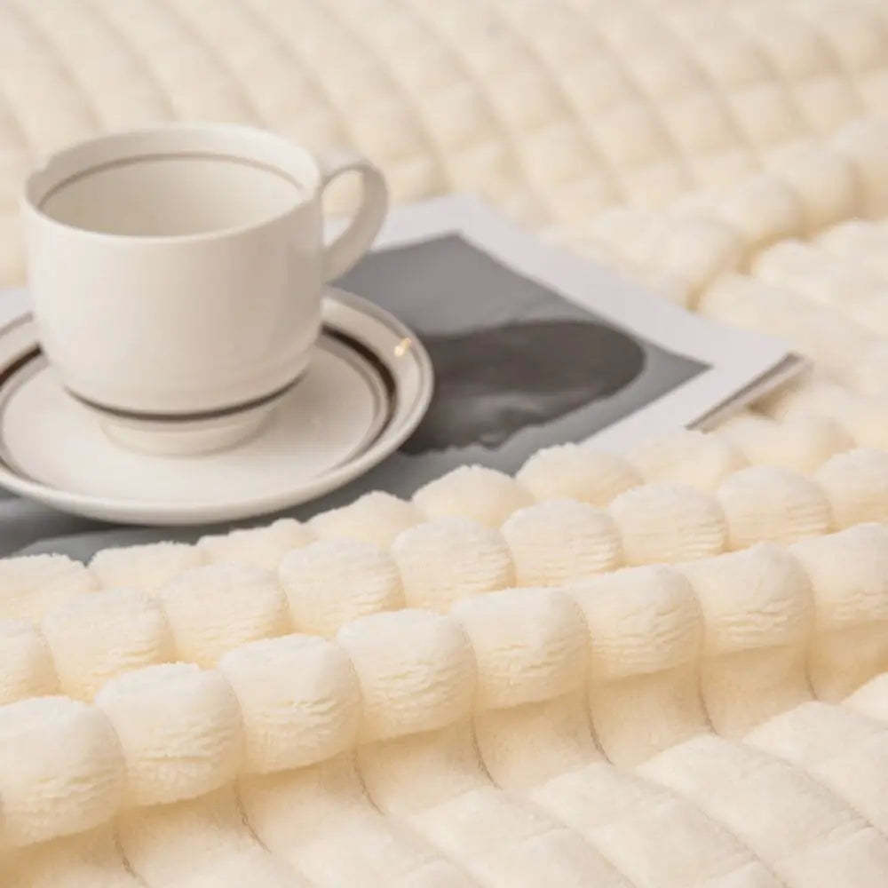 Bed Suppiles Solid Color Flannel Blanket Comfortable Thickened Sofa Blanket Soft Warm Office Nap Blanket Travel