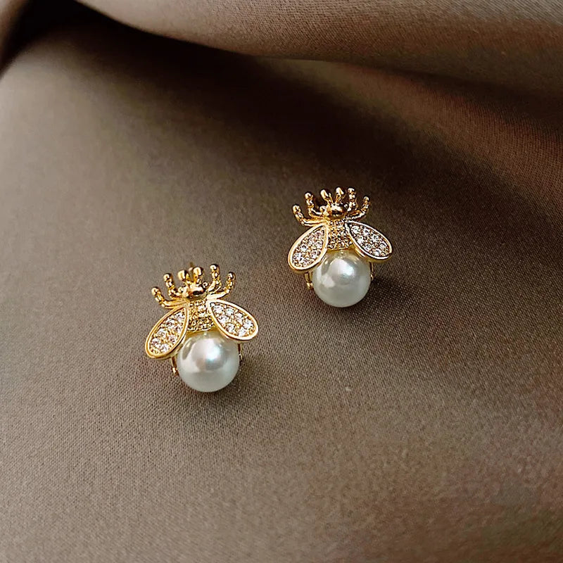 Fashion Bee Pearl Earrings Are Simple, Small and Delicate, Fashion Earrings Are Elegant, Crystal Earrings Are Women's Gifts