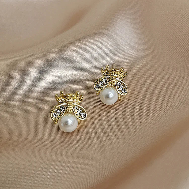 Fashion Bee Pearl Earrings Are Simple, Small and Delicate, Fashion Earrings Are Elegant, Crystal Earrings Are Women's Gifts