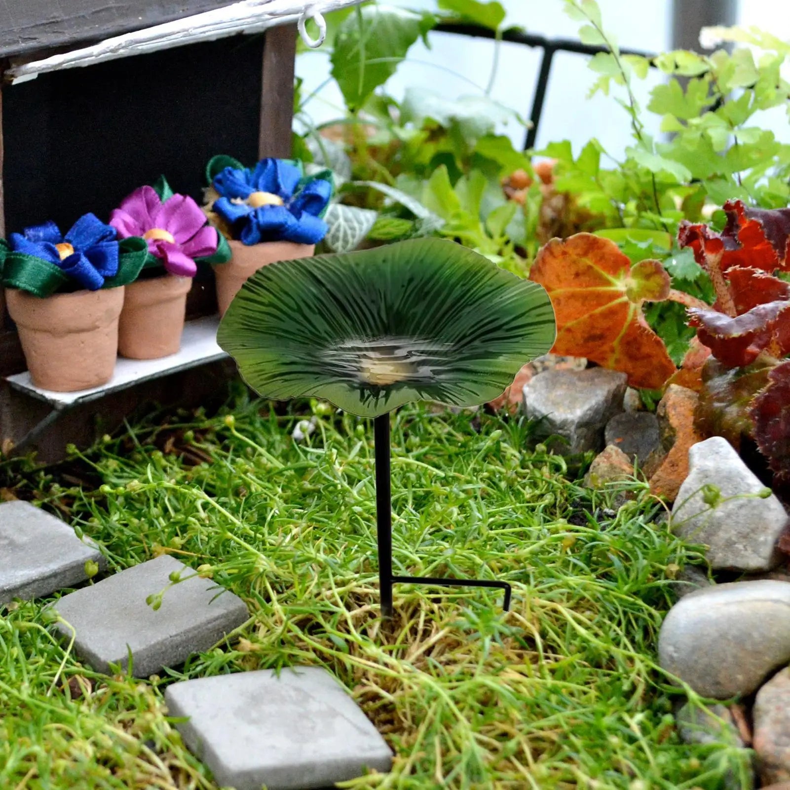Bird waterer and feeding station Outdoor Bird Bath Pole Water Feeder Flower Shape Decorative Feeding Station Garden Decor