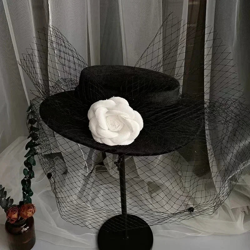 Wedding Hats Black Velvet Flat Hat Hepburn Style Mesh Banquet Hat Elegant Winter Hats Bridal Headwear Birdcage Veil Accessories