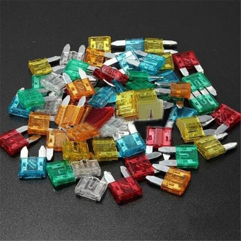 Fuse boxes come in various specifications, with 60 and 120PCS not having medium fuses, while 60PCS are packaged in bags