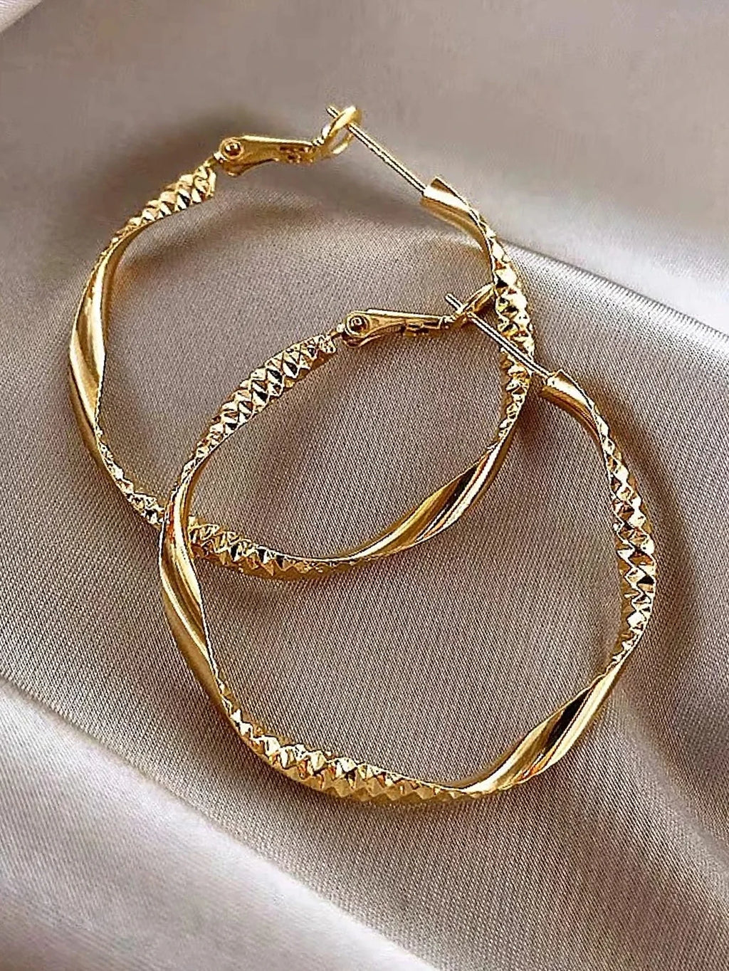 Exquisite silky texture design earrings elegant shape jewelry holiday party gifts for ladies