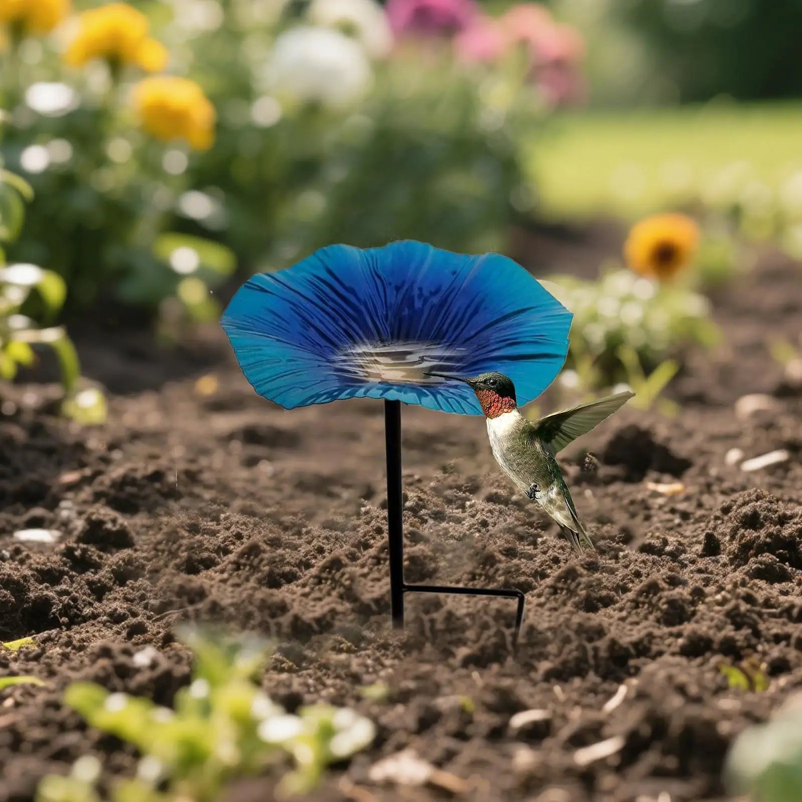 Bird waterer and feeding station Outdoor Bird Bath Pole Water Feeder Flower Shape Decorative Feeding Station Garden Decor