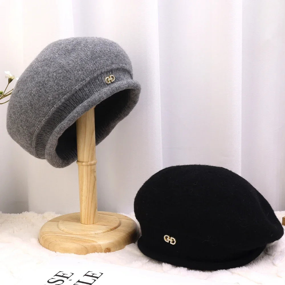 Autumn and winter fashionable women's hats, elegant berets, warm and windproof pile hats, comfortable and versatile