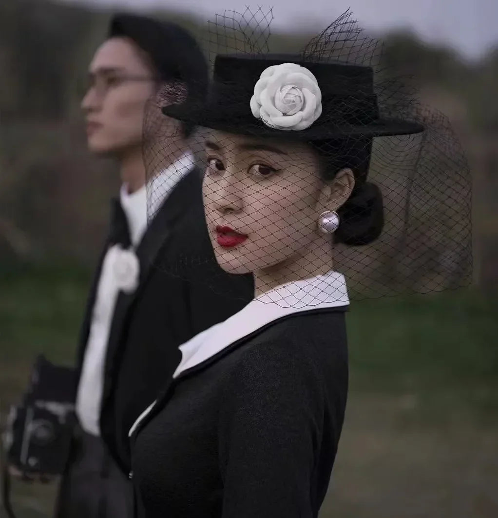 Wedding Hats Black Velvet Flat Hat Hepburn Style Mesh Banquet Hat Elegant Winter Hats Bridal Headwear Birdcage Veil Accessories
