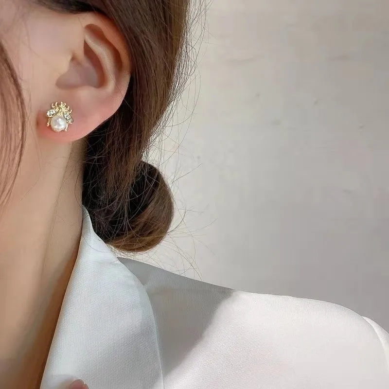 Fashion Bee Pearl Earrings Are Simple, Small and Delicate, Fashion Earrings Are Elegant, Crystal Earrings Are Women's Gifts