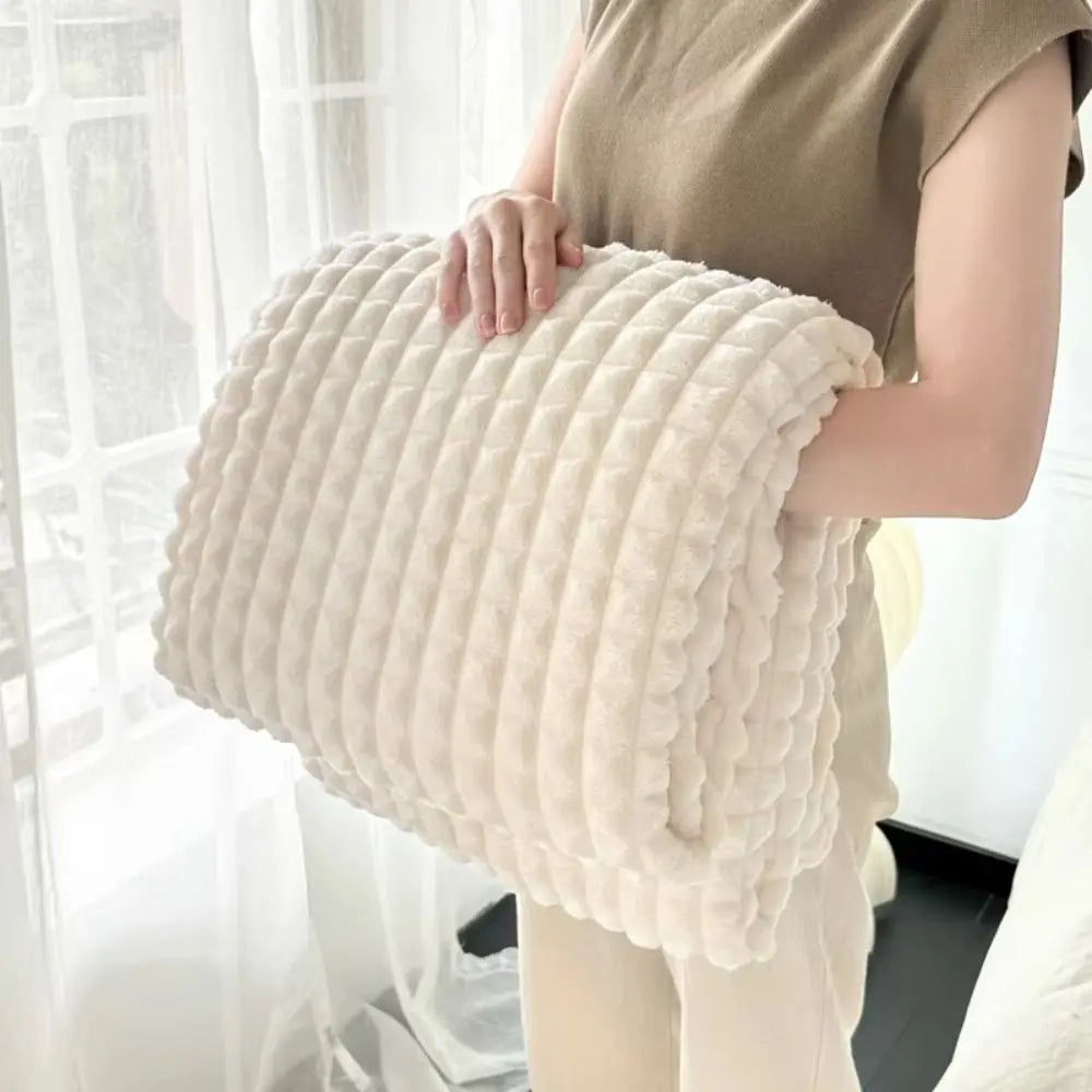 Bed Suppiles Solid Color Flannel Blanket Comfortable Thickened Sofa Blanket Soft Warm Office Nap Blanket Travel