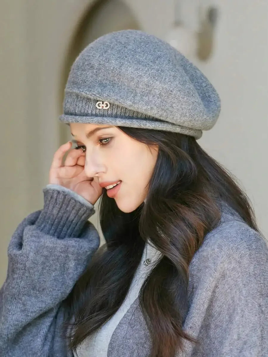 Autumn and winter fashionable women's hats, elegant berets, warm and windproof pile hats, comfortable and versatile