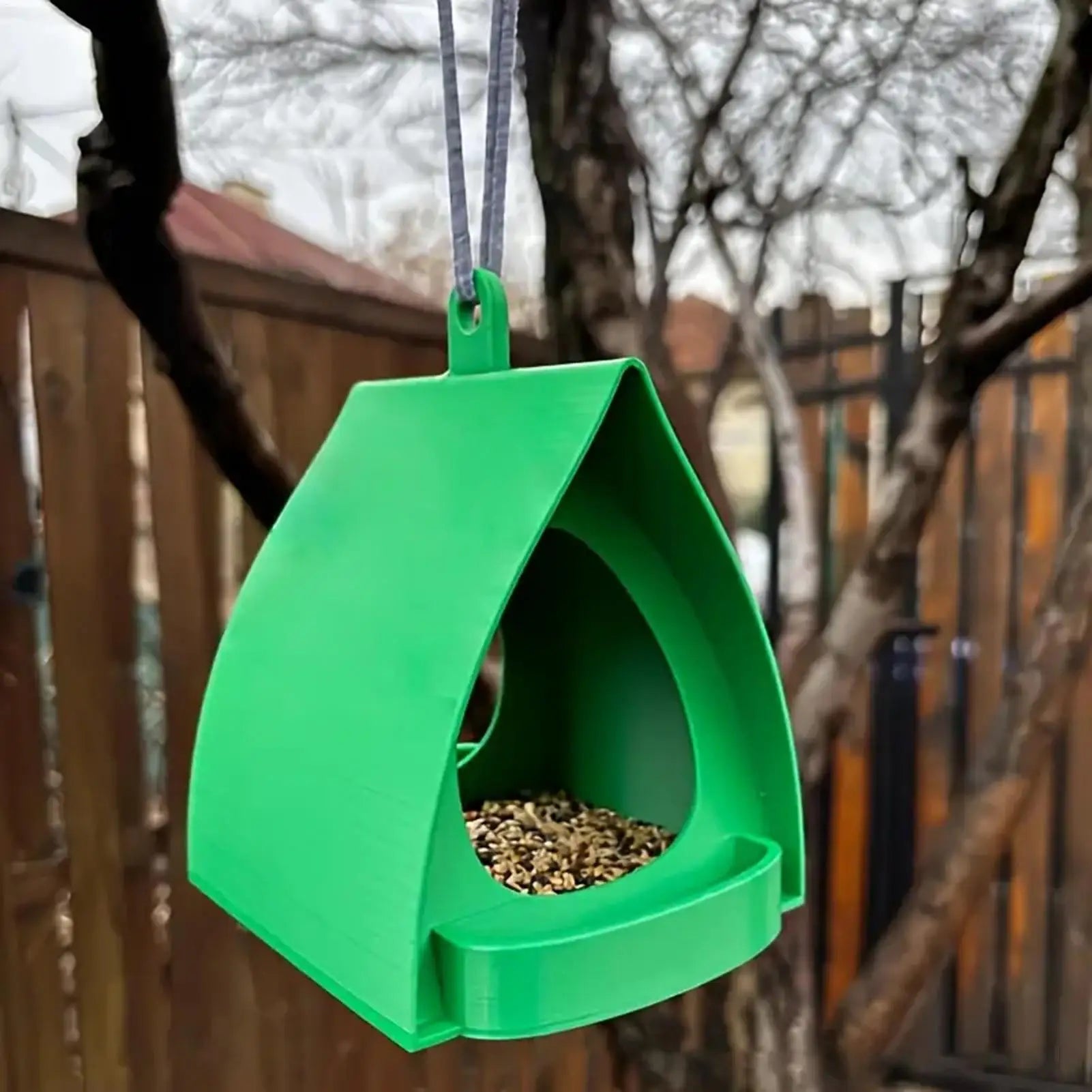 Bird Feeder Decorative Open Design Hanger Hut Shape Hangable Mounted Bird House for Outside Garden Winter Balcony Squirrel