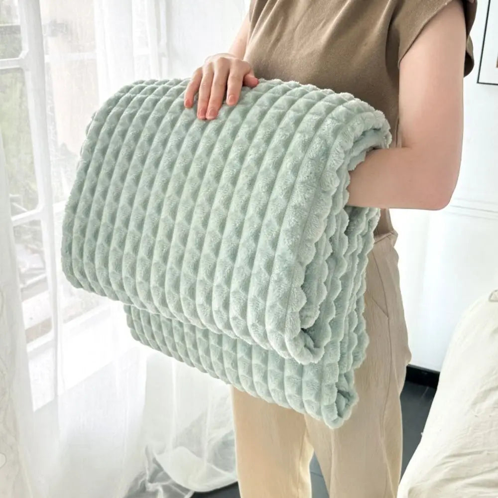 Bed Suppiles Solid Color Flannel Blanket Comfortable Thickened Sofa Blanket Soft Warm Office Nap Blanket Travel