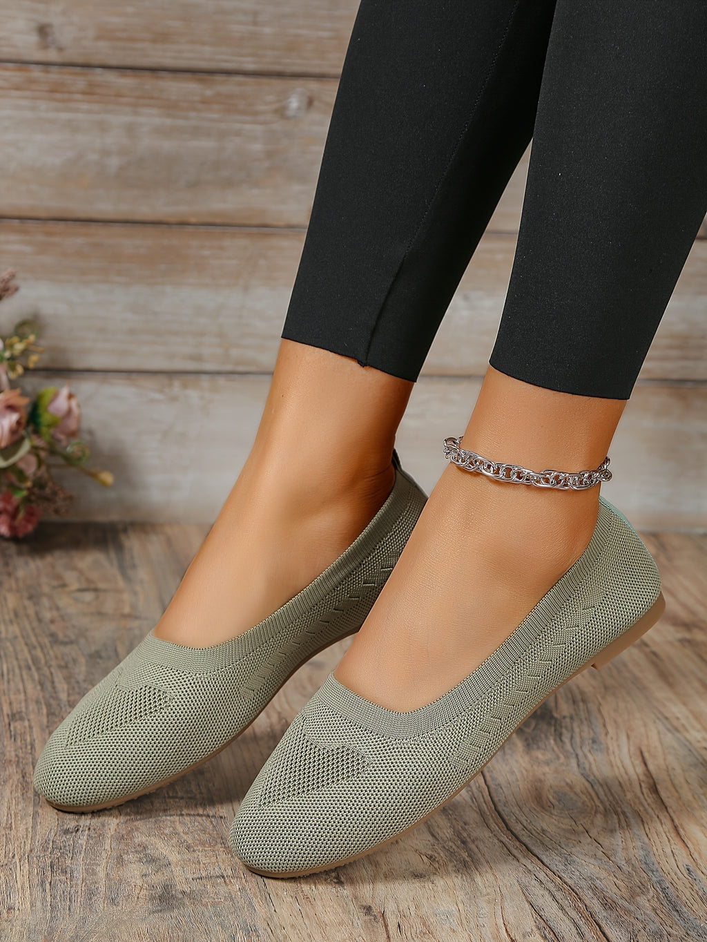 Four Seasons Large Size Women's Shoes New Breathable Casual Flat Soft Sole Comfortable Anti-slip Slip-on Lazy Shoes