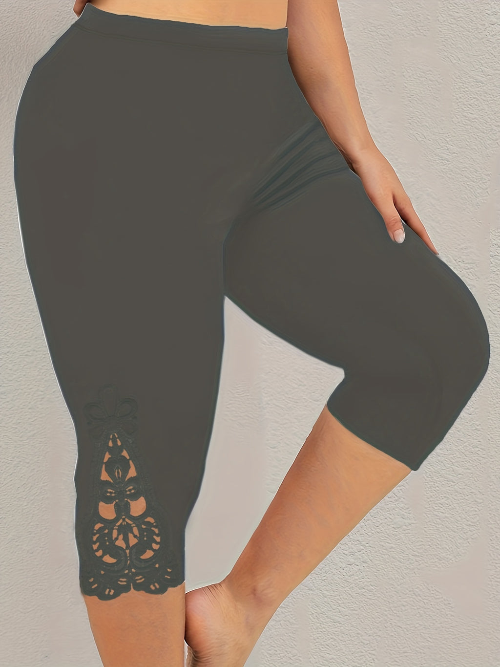 Plus Size Sports Pants, Women's Plus Plain Contrast Lace Medium Stretch Skinny Sports Capri Pants