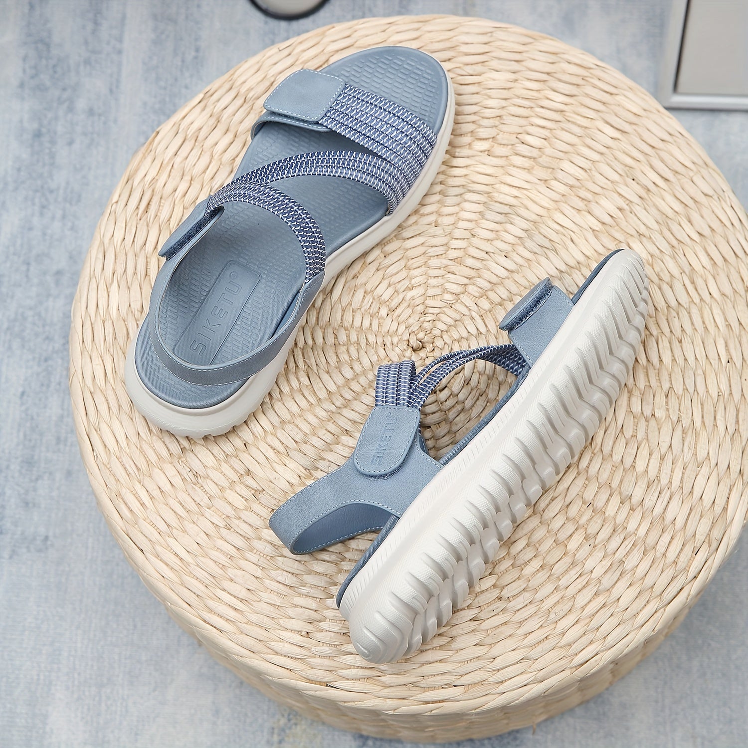 Breezy Chic Women's Flat Sports Sandals: Casual Perfect Open-Toe, Secure Ankle Strap, Versatile Solid Color