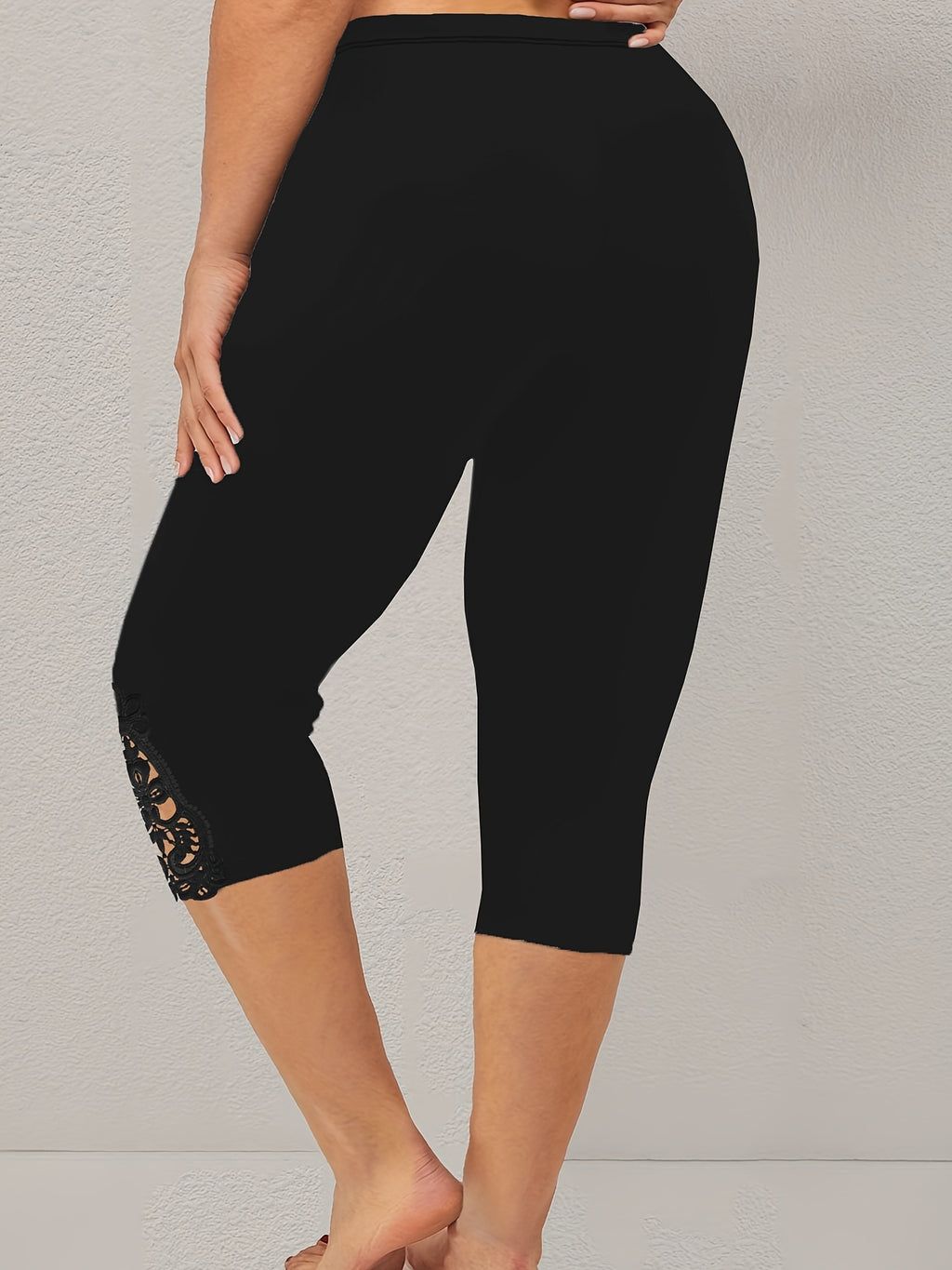 Plus Size Sports Pants, Women's Plus Plain Contrast Lace Medium Stretch Skinny Sports Capri Pants