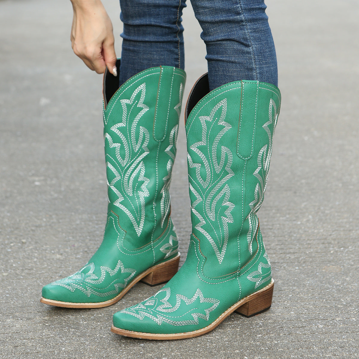 [Retro Cowgirl Boots] Retro Style Women's Western Mid Calf Boots | V-cut Embroidery Cowgirl Boots, Pointed Toe Slip On Shoes
