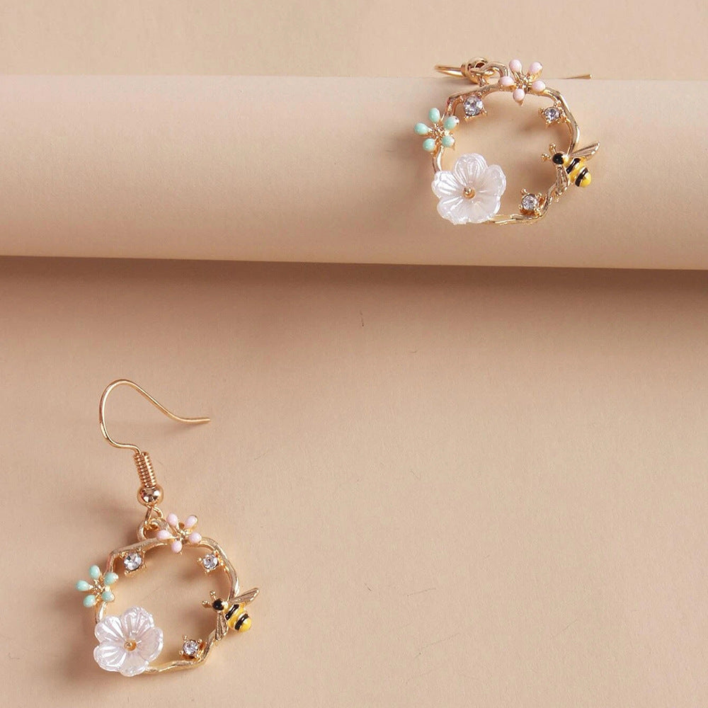 Korean fashion bee wreath Silvery needle earrings, fairy shell flower earrings