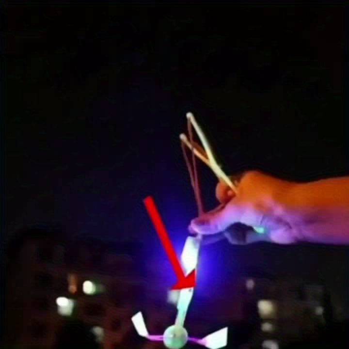 8PCS LED Lighting Up Luminous Toy, Flying Slingshot, Flying Toys, Fast Catapult Luminous Toy,Halloween Glow In Dark Party Supplies, Christmas Party Favors, Holiday Gifts, Children Gifts, Outdoor Toys
